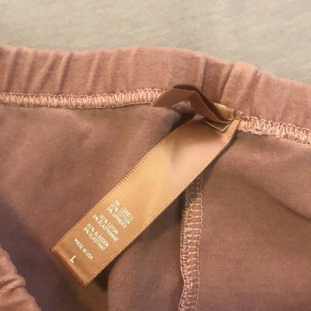Skims lot of 3. 2 mid thigh shorts large and 1 top 3X - Picture 3 of 6